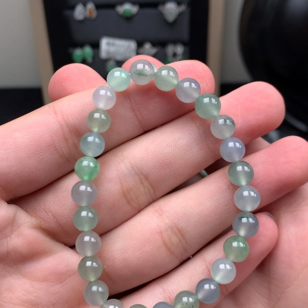 翡翠未镶嵌颈饰你是