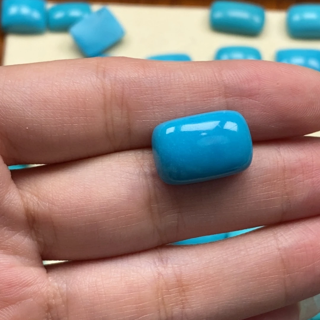 张*** 绿松石未镶嵌颈饰