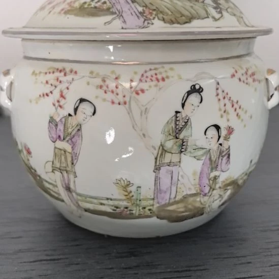 青***草当代景德镇陶瓷工艺品