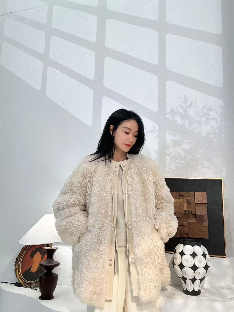 2025新款设计感暗扣卷毛中长款托斯卡纳皮毛一体外套