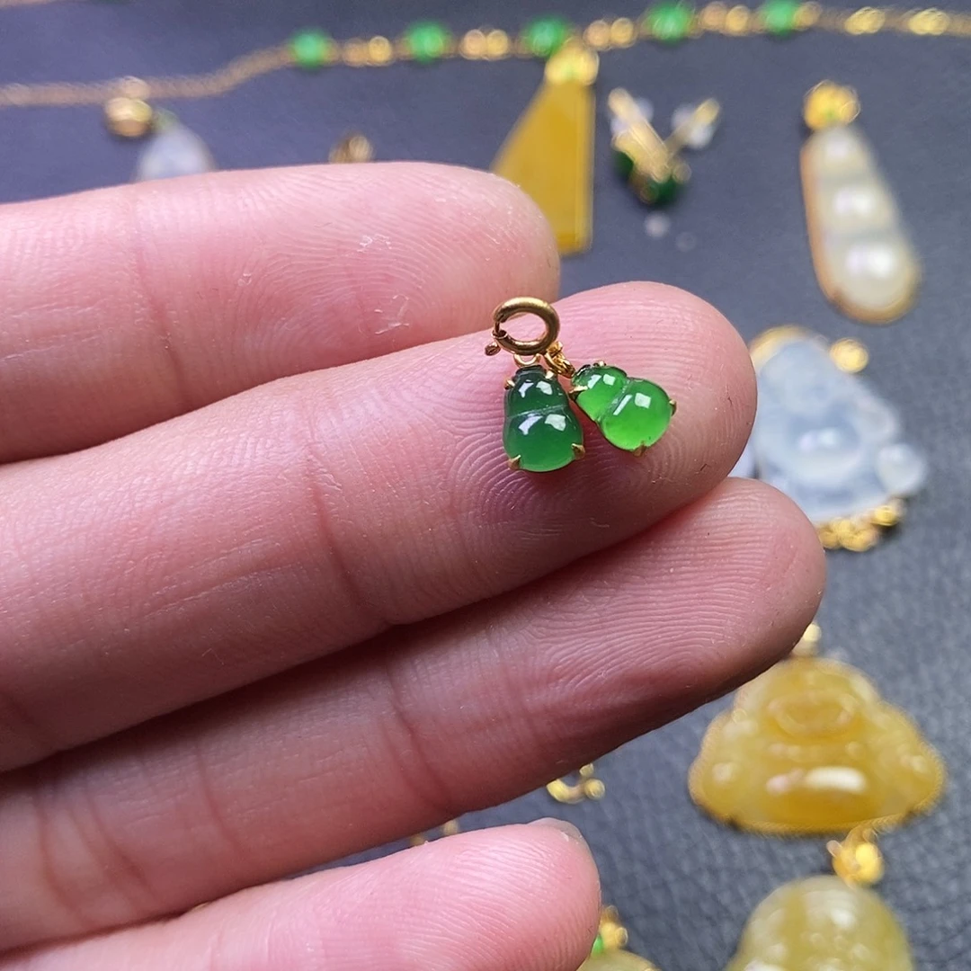 颈饰18K金镶嵌翡翠