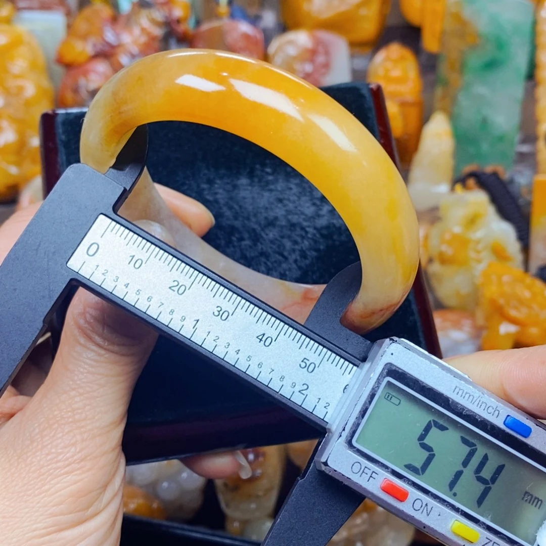 石英质玉（黄龙玉）未镶嵌颈饰