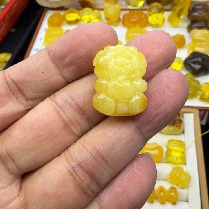 琥珀未镶嵌颈饰苹果羊