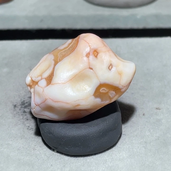 飞***走石材阿拉善沙漠奇石