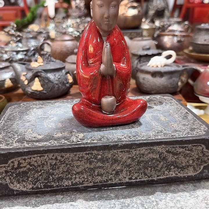 主人杯一个，瓷。。品茗