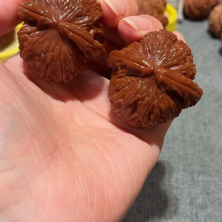 Q*.文玩核桃，白狮子，尺寸42