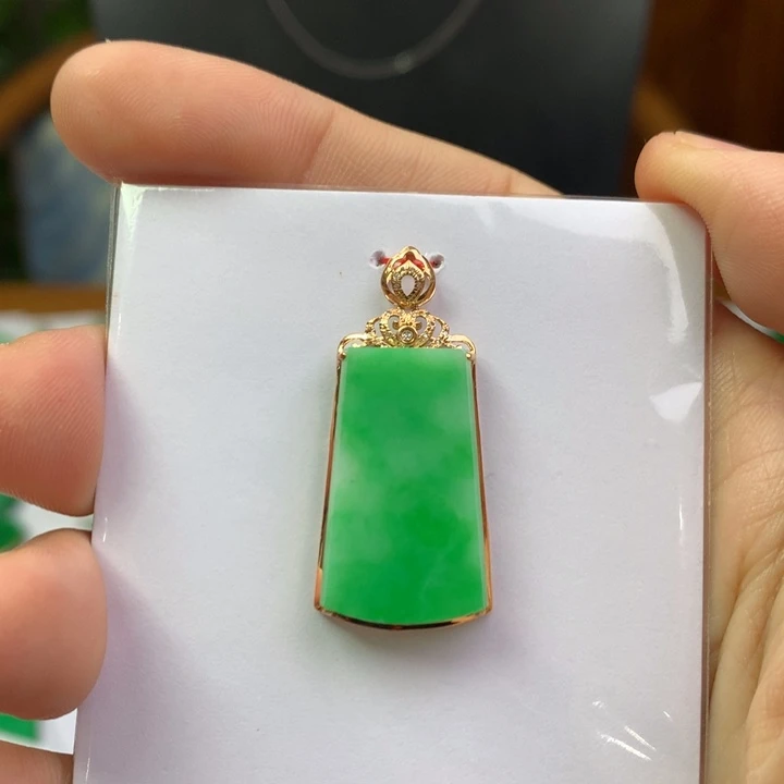 土***婆翡翠18K金镶嵌颈饰翡翠吊坠