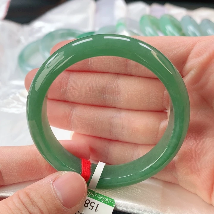 翡翠手镯未镶嵌缅甸A货翡翠手镯