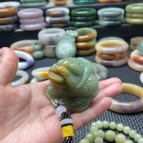 石英岩玉未镶嵌手镯