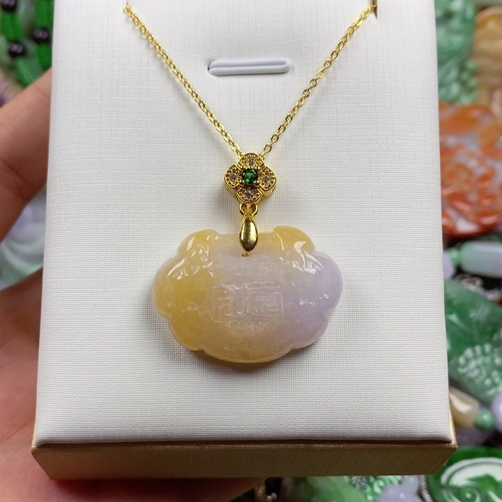 翡翠未镶嵌吊坠(赠链)