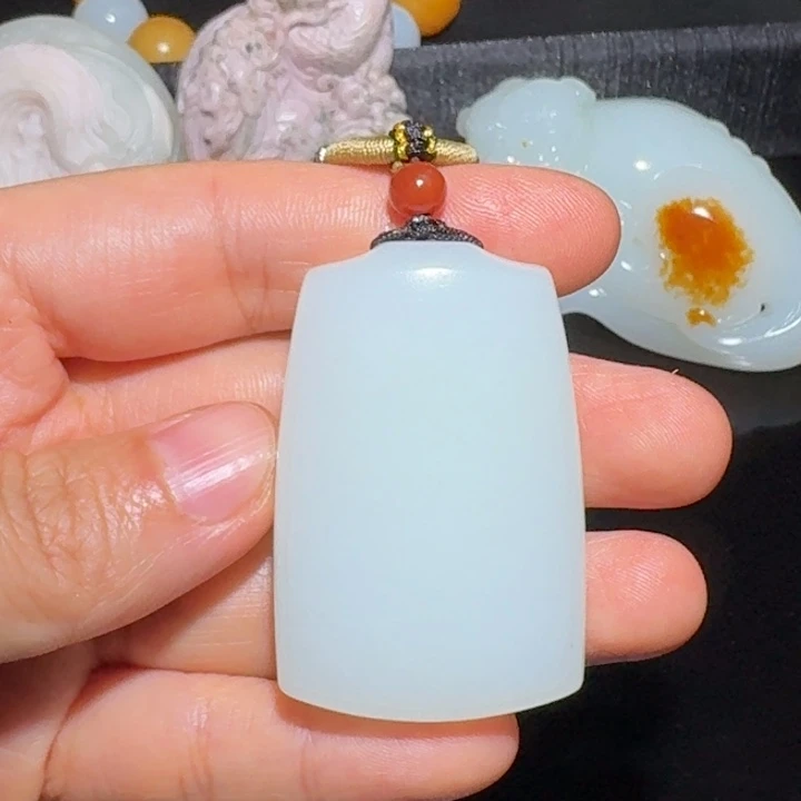 颈饰未镶嵌和田玉（白玉）