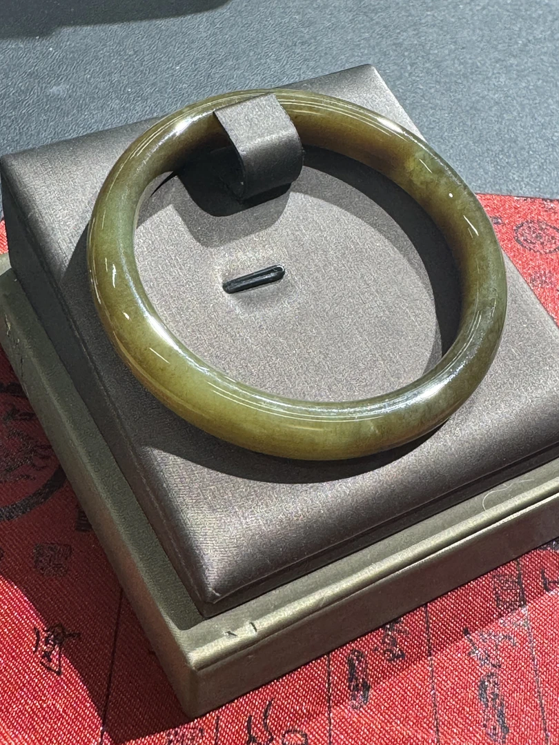 和田玉黄口带糖手镯  A10003