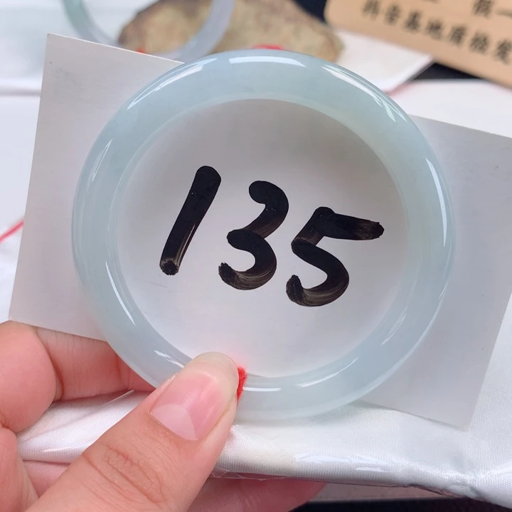 翡翠手镯（圆镯）未镶嵌圆条52.53