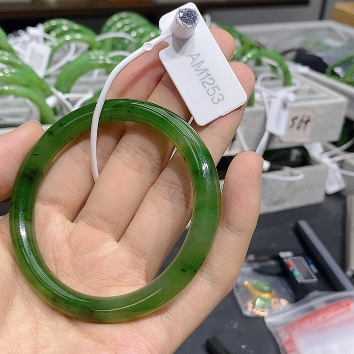 和田玉（碧玉）未镶嵌手镯