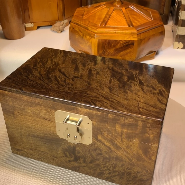 金丝楠阴沉木箱子