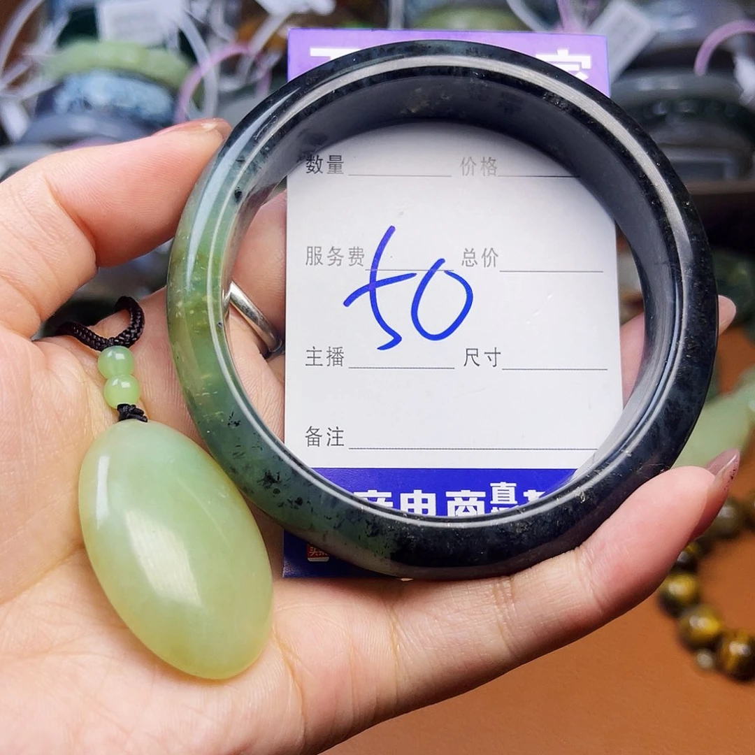 未镶嵌蛇纹石玉颈饰