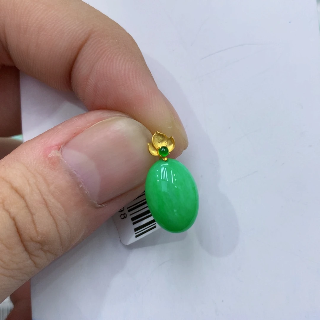 翡翠18K金镶嵌颈饰翡翠