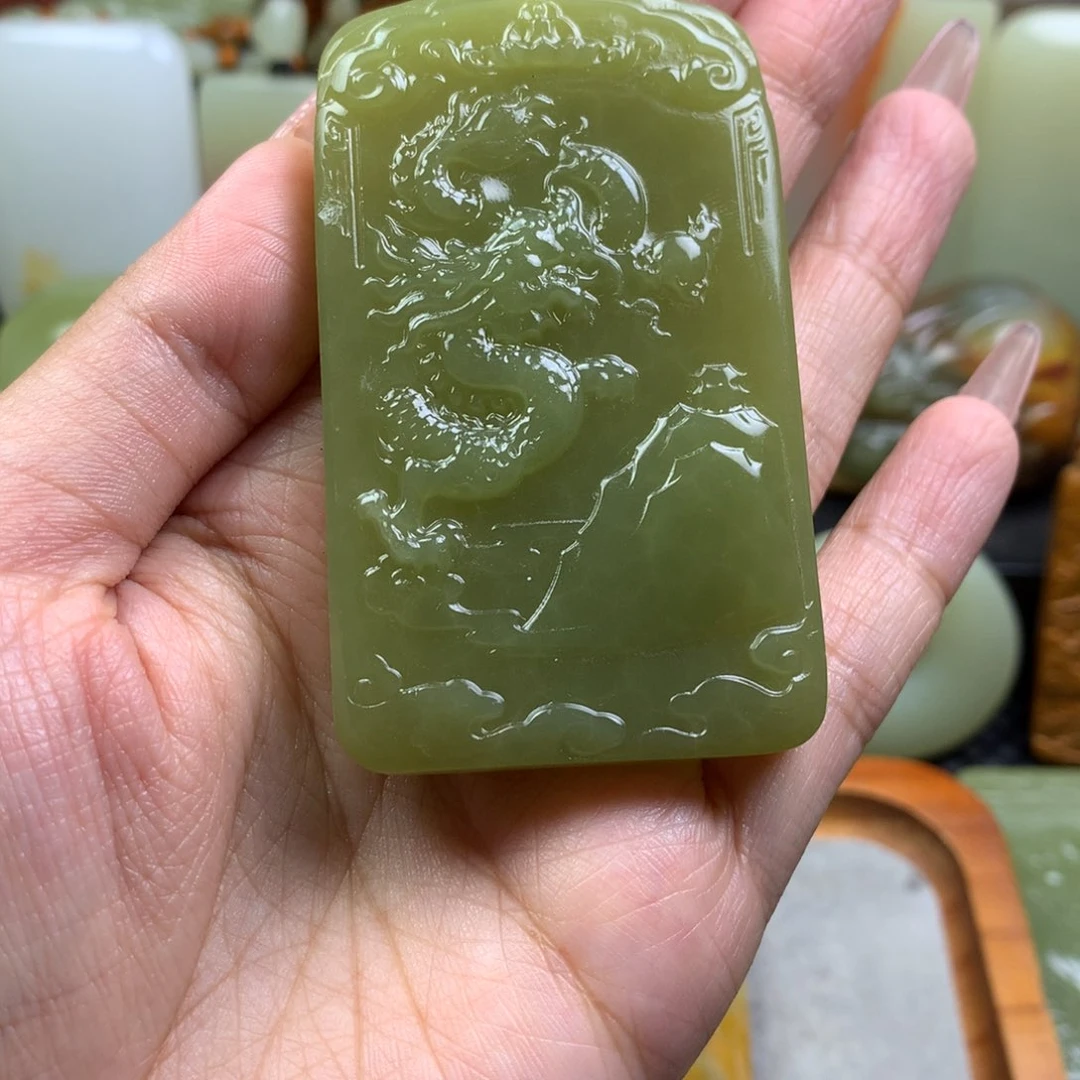新疆昆仑山料龙牌