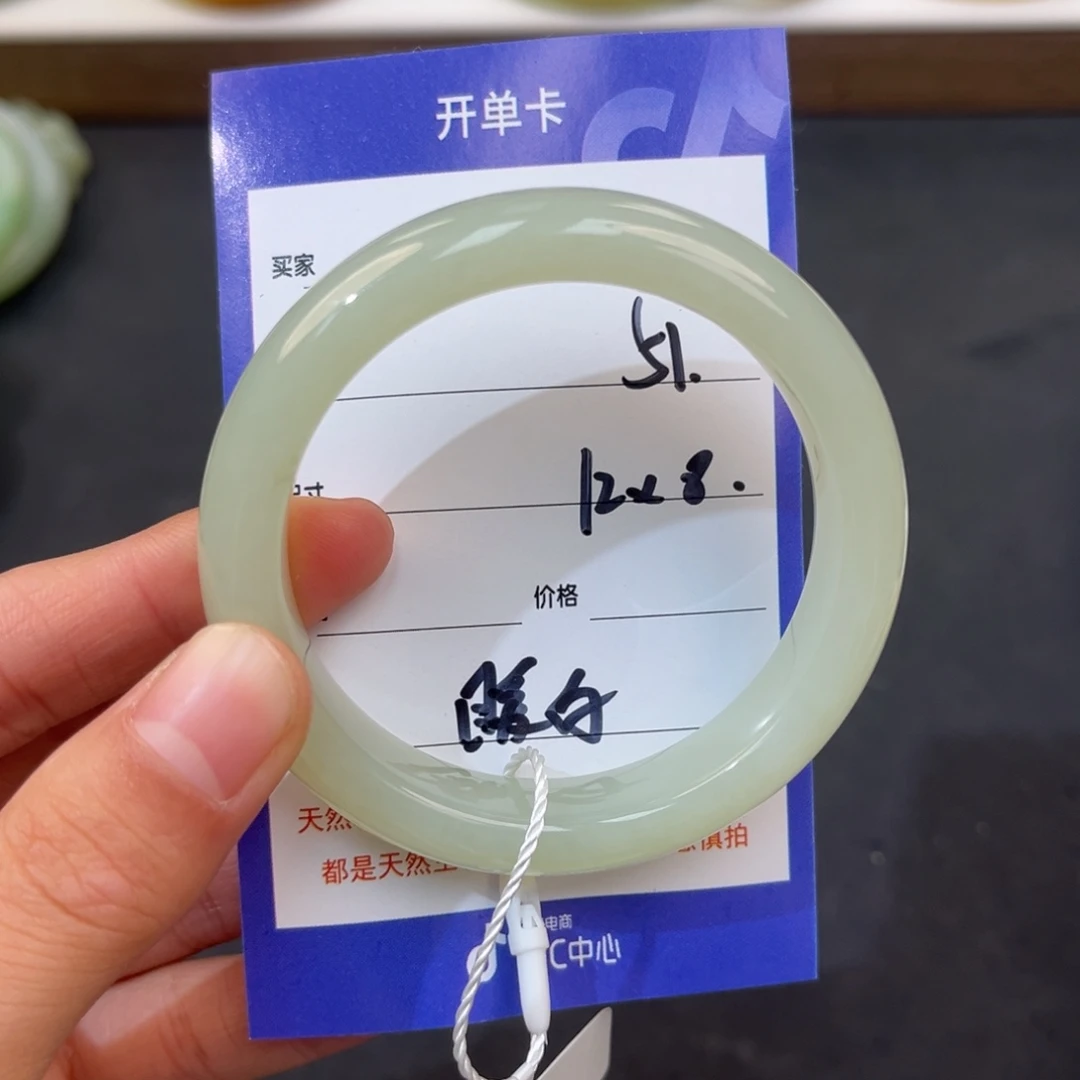 李***子和田玉未镶嵌手镯