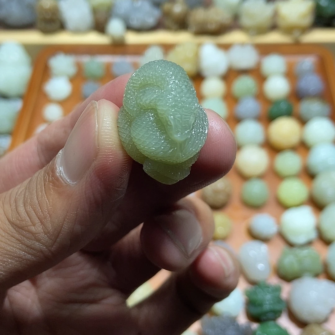 一***花和田玉未镶嵌颈饰定制