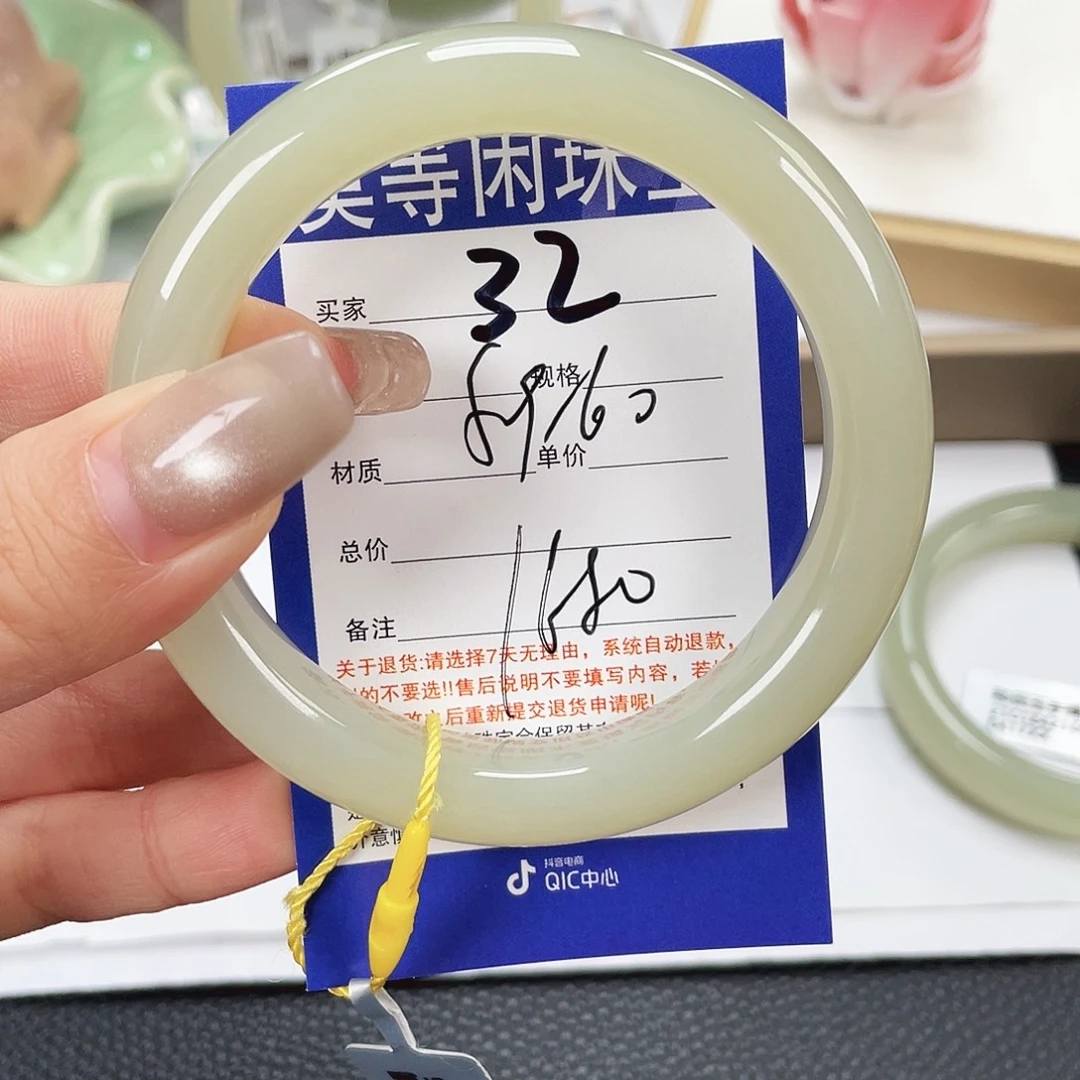 嘎***帅和田玉未镶嵌手镯