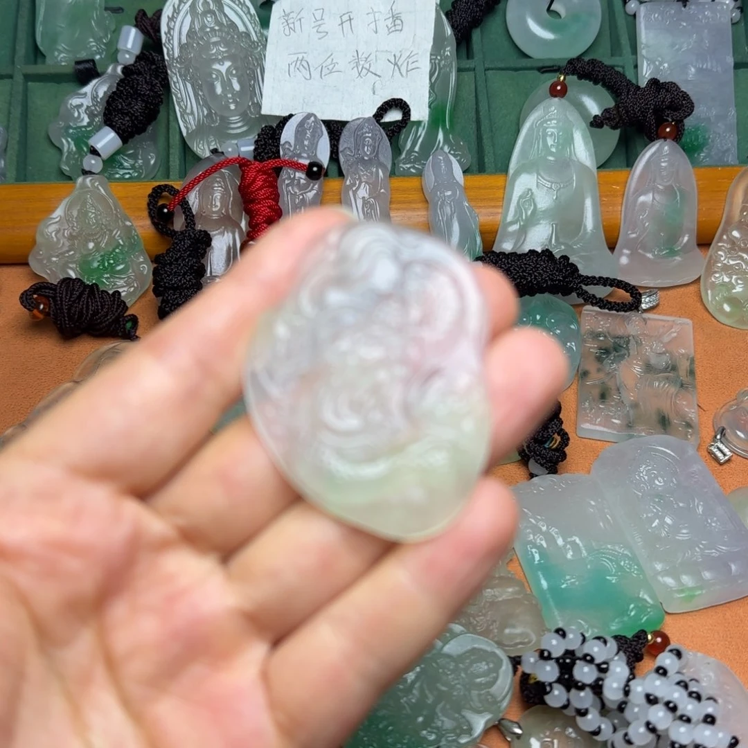 翡翠未镶嵌颈饰翡翠白冰龙牌