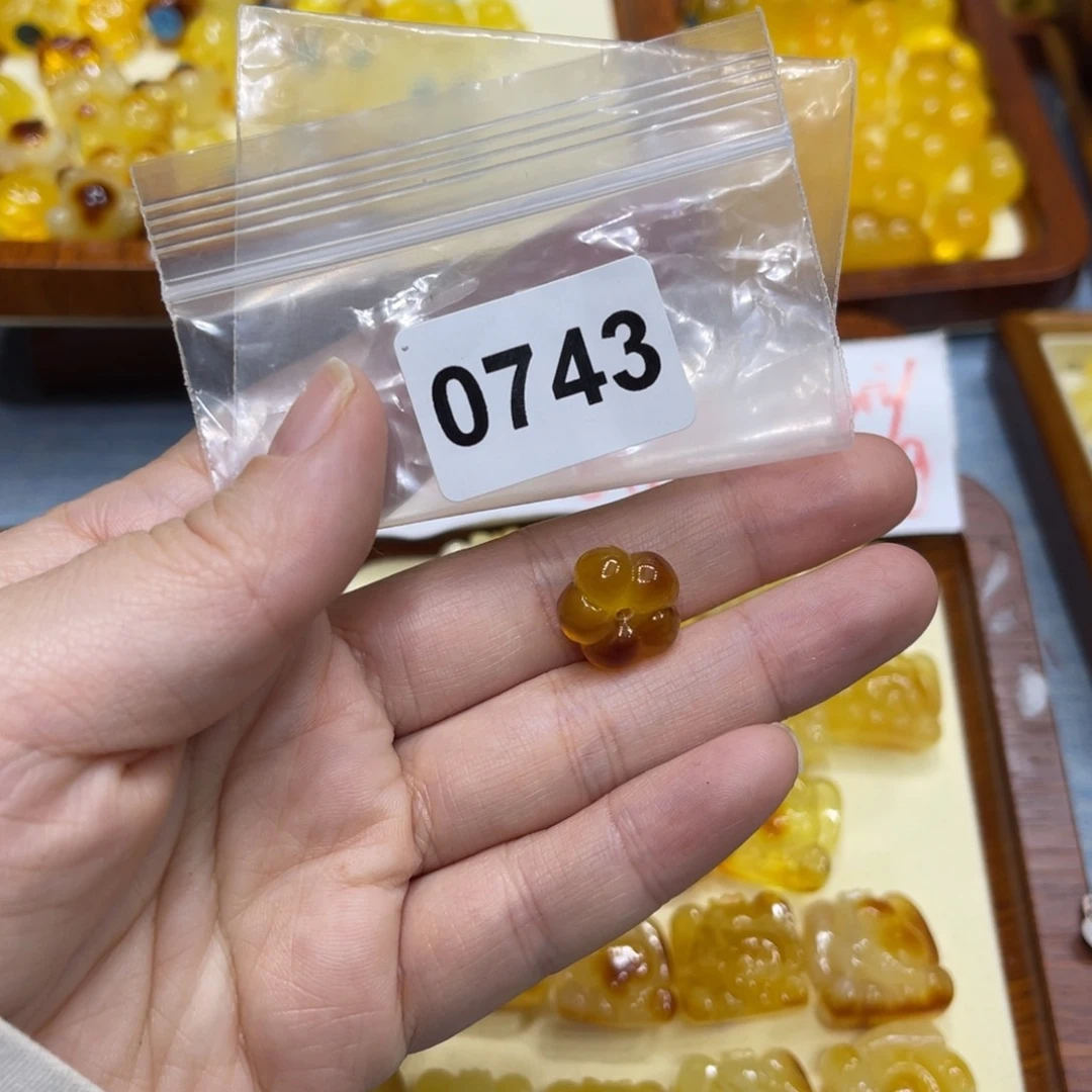 琥珀珠宝奇石未镶嵌