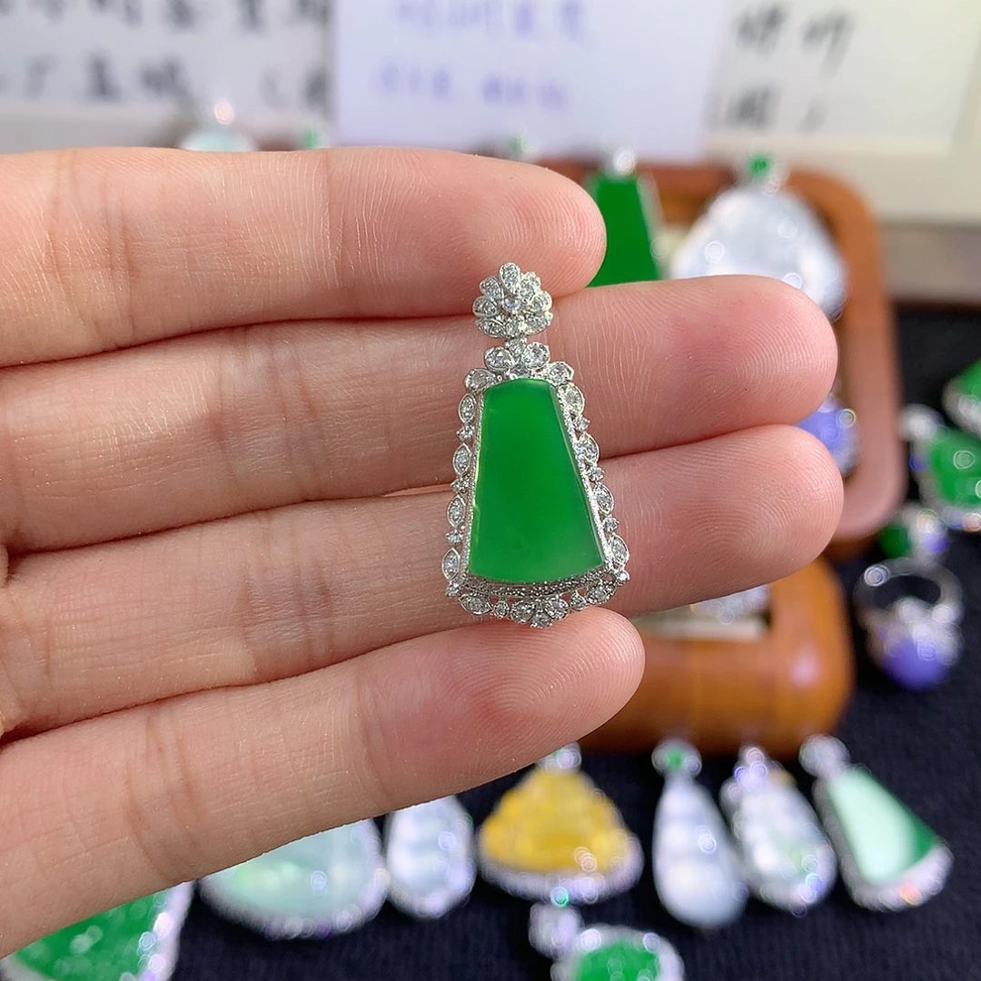 翡翠18K金镶嵌吊坠(不含链)无事牌