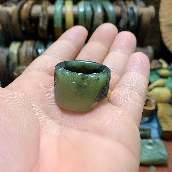 未镶嵌岫岩老玉（透闪石质玉）挂件【***】