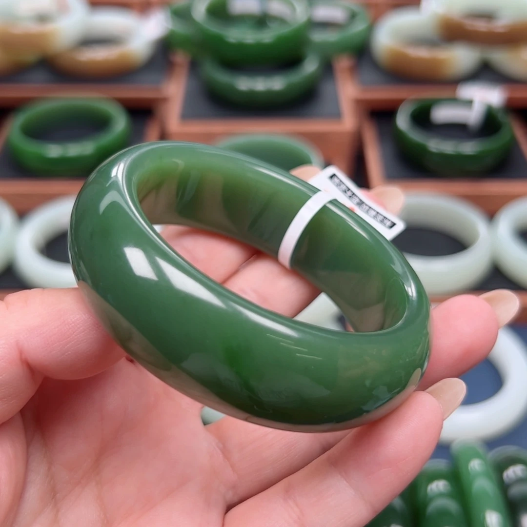 未镶嵌手镯和田玉（碧玉）5556圈口