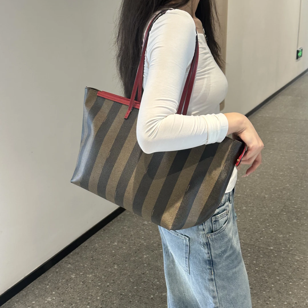 95新 FENDI/芬迪 老花托特包经典胡桃木