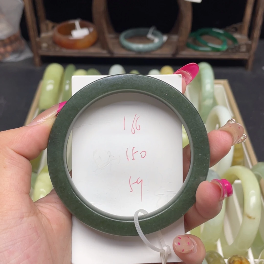 小***咪未镶嵌手镯和田玉
