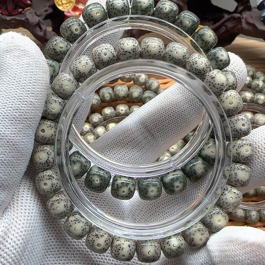 梧***雨星月菩提吊坠卡10➕卡9两条