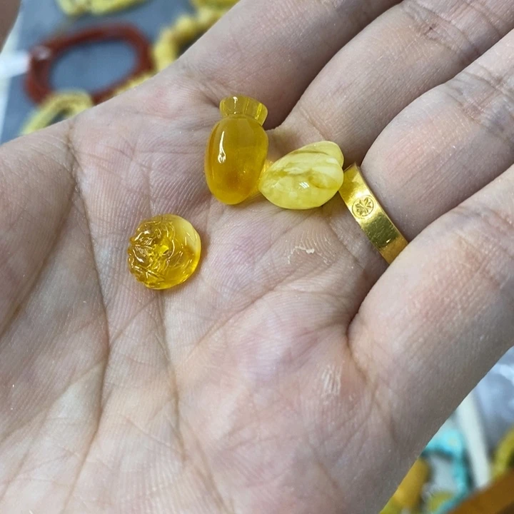 蜜蜡裸石未镶嵌吊坠