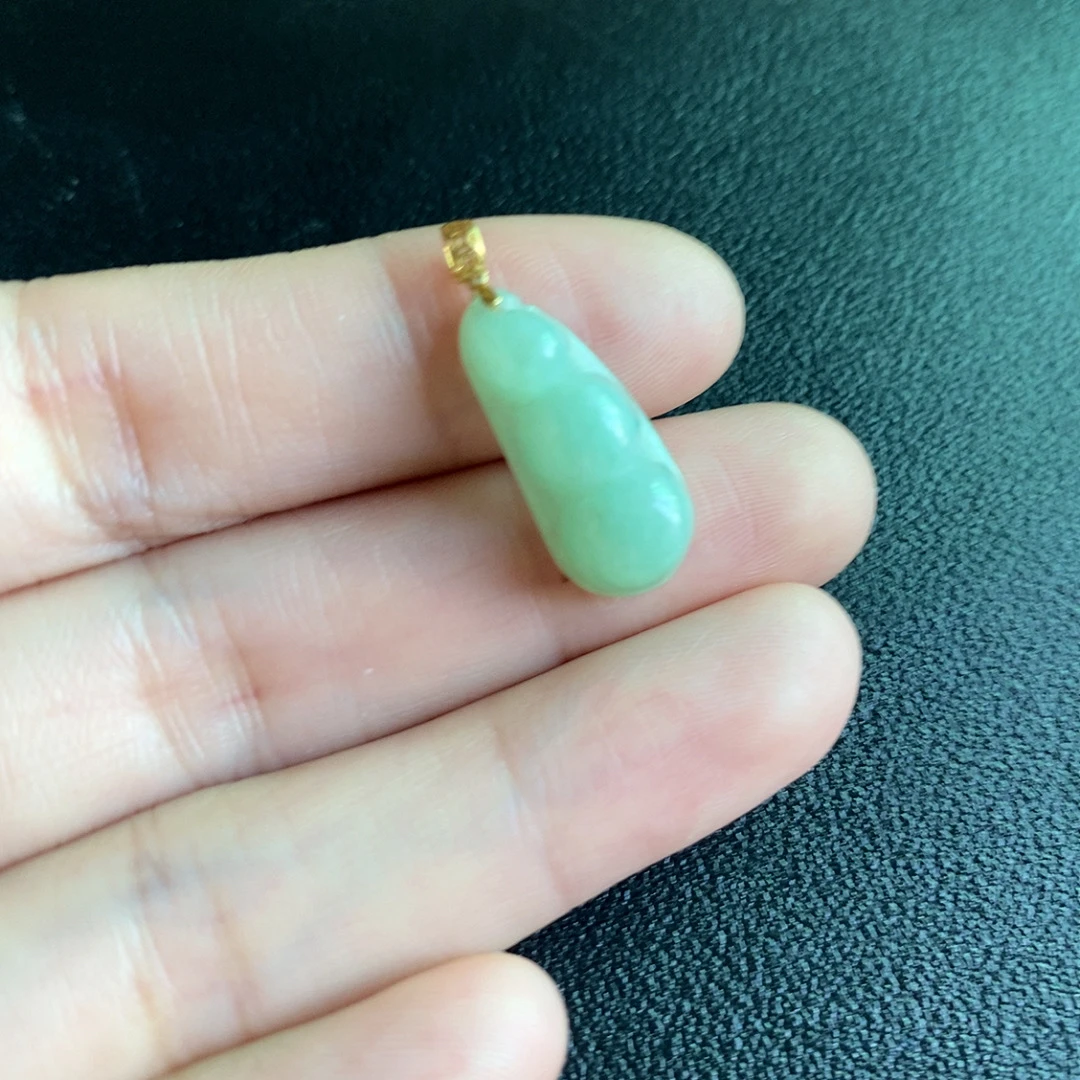 18K翡翠福豆镶嵌金色吊坠翡翠吊坠精雕雕刻挂坠（随机发一个货）