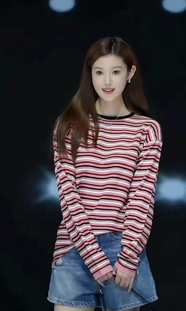 时尚休闲撞色条纹圆领T恤女2024秋冬新款宽松显瘦通勤百搭长袖潮