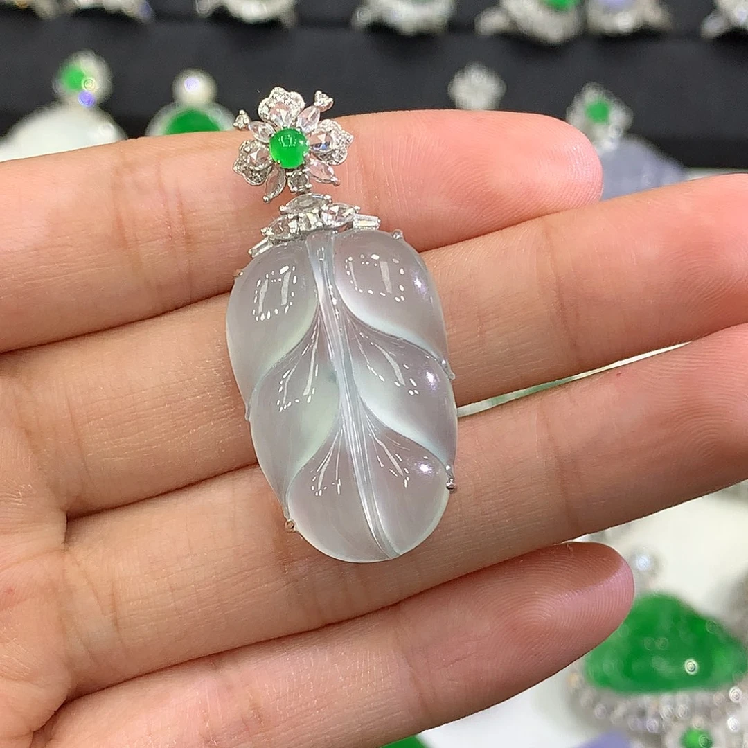 【闪购商品】翡翠吊坠(不含链)18K金镶嵌叶子