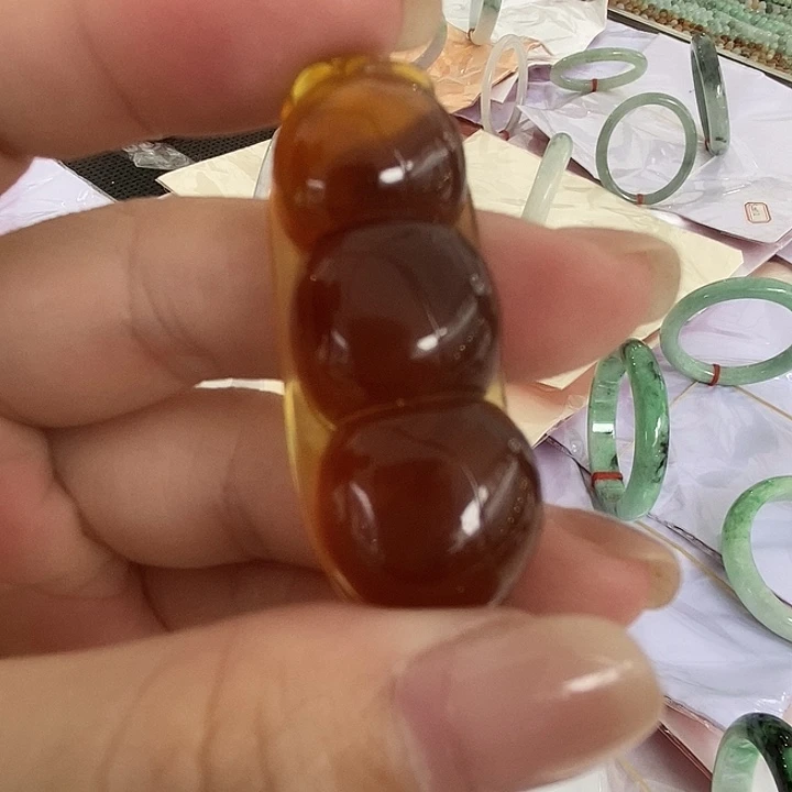 琥珀未镶嵌吊坠(赠链)缅甸宗红琥珀福利金福豆吊坠