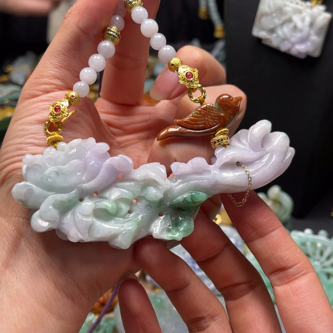 翡翠未镶嵌颈饰vvvbbhhbbbbbbbhb