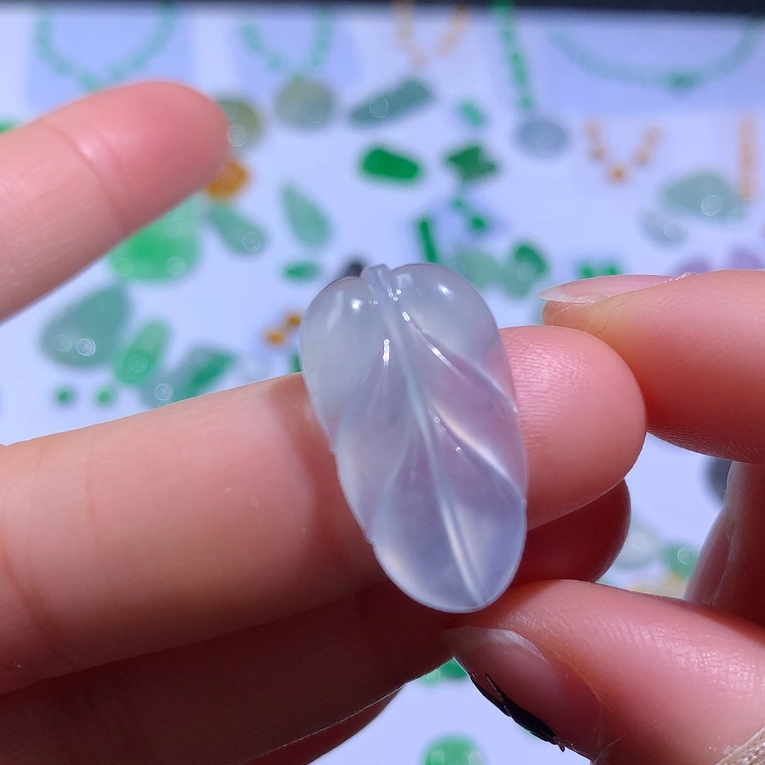 翡翠颈饰未镶嵌叶子