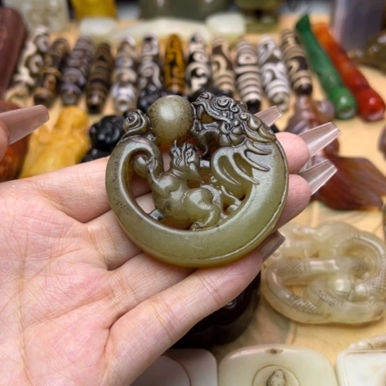 蛇纹石玉未镶嵌颈饰