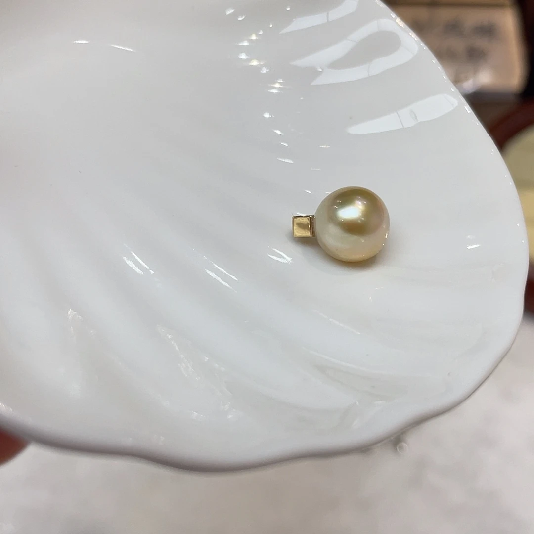18K金镶嵌吊坠(不含链)海水珍珠