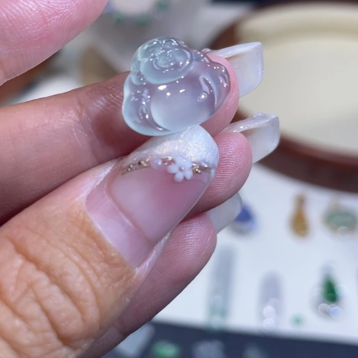 翡翠未镶嵌颈饰佛公
