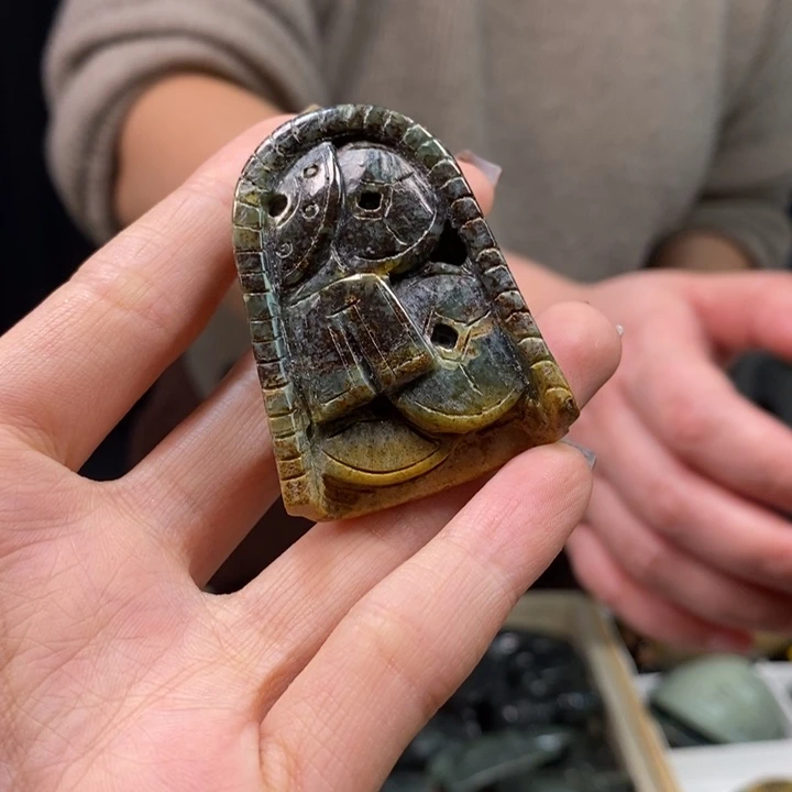 岫岩河磨玉（透闪石质玉）颈饰未镶嵌