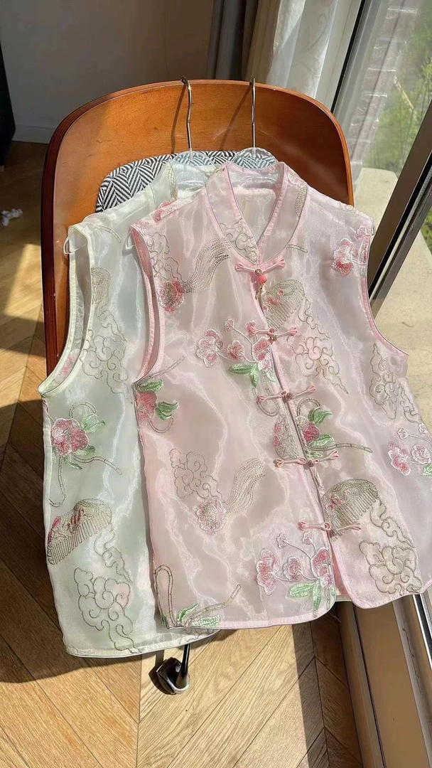 欧根纱刺绣马甲（三色