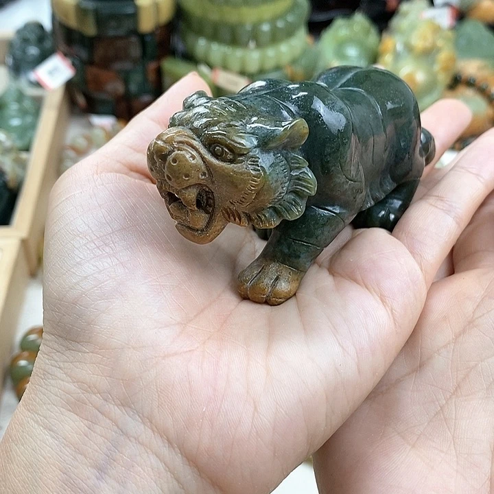 未镶嵌透闪石质玉摆件