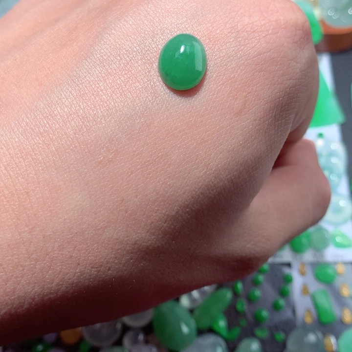 翡翠未镶嵌颈饰蛋面