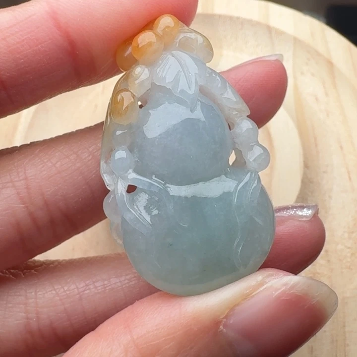 翡翠未镶嵌颈饰葫芦