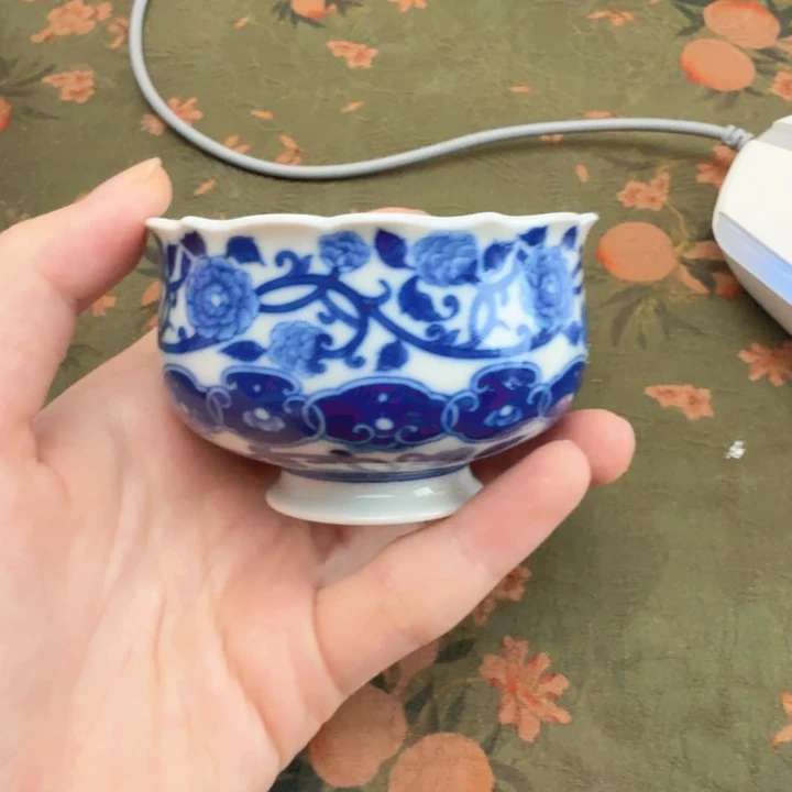 焱谷窑缠枝牡丹葵口杯