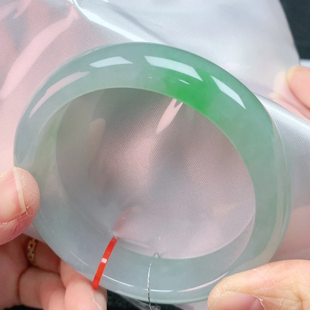 翡翠手镯未镶嵌60轮胎